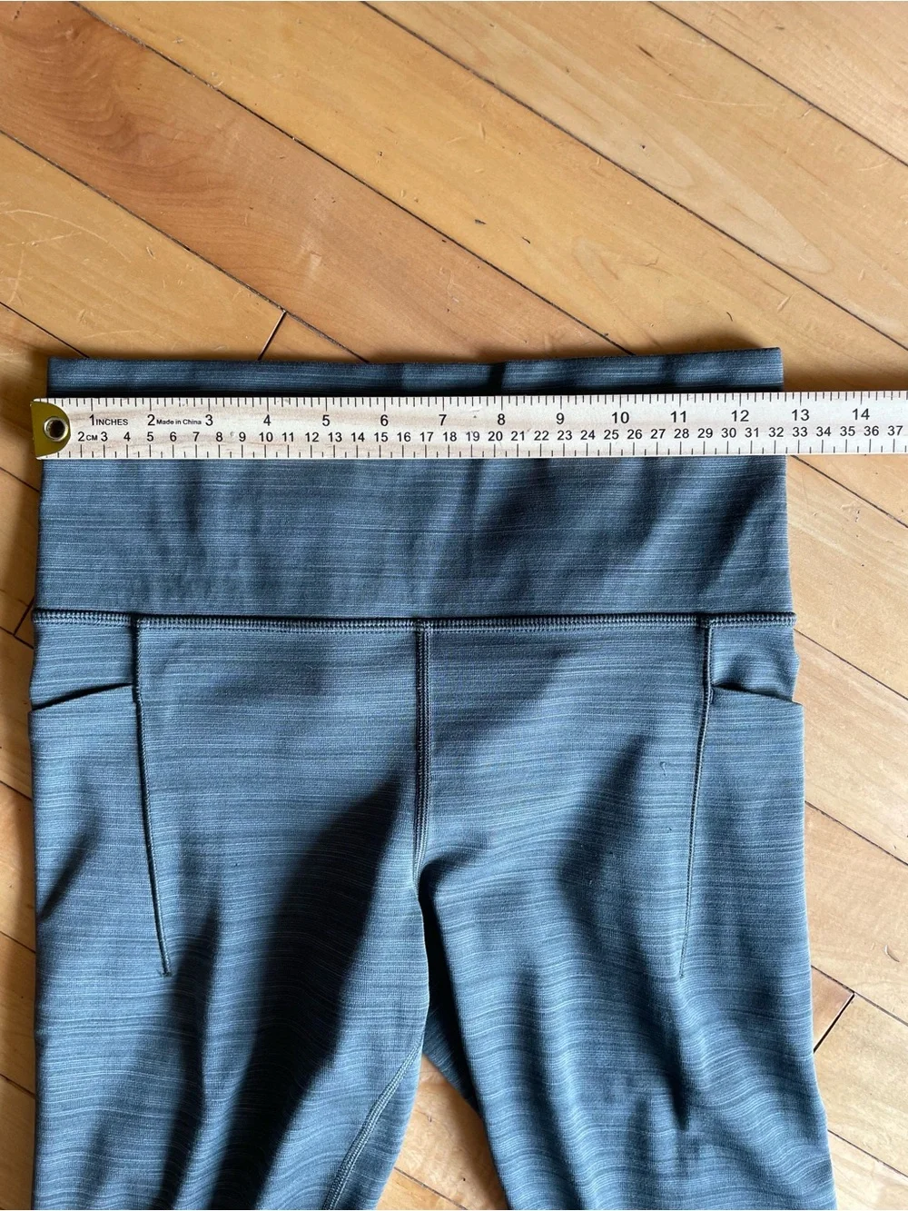 ATHLETA Salutation Capri Leggings w/Side Pockets, Heathered Olive Green, SMALL